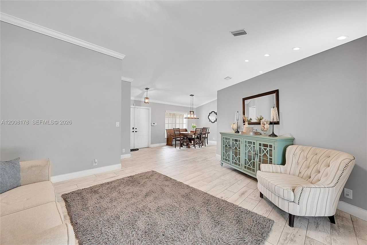 9841 Sw 1st St #9841 - Photo 7 of 25