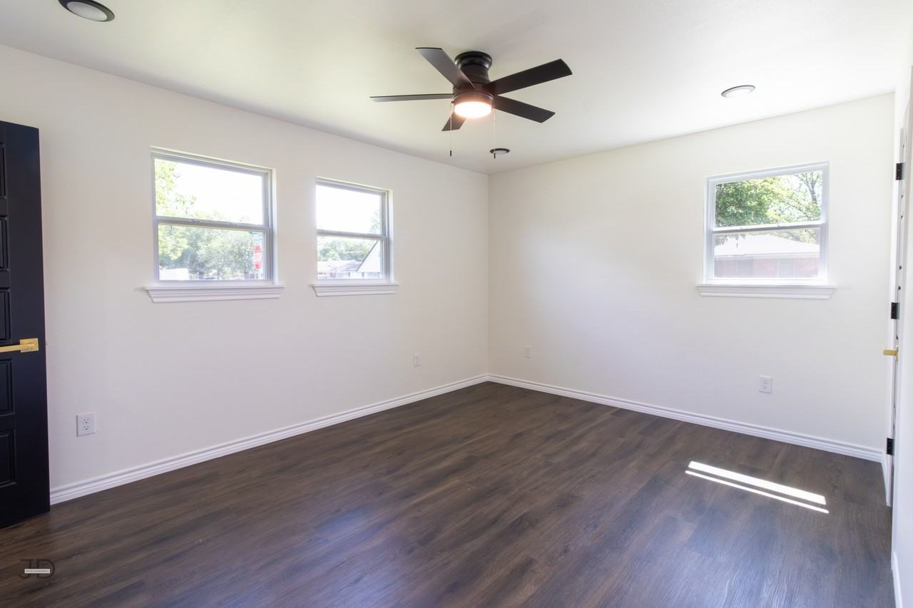 1310 Eleanor St #1 - Photo 5 of 31