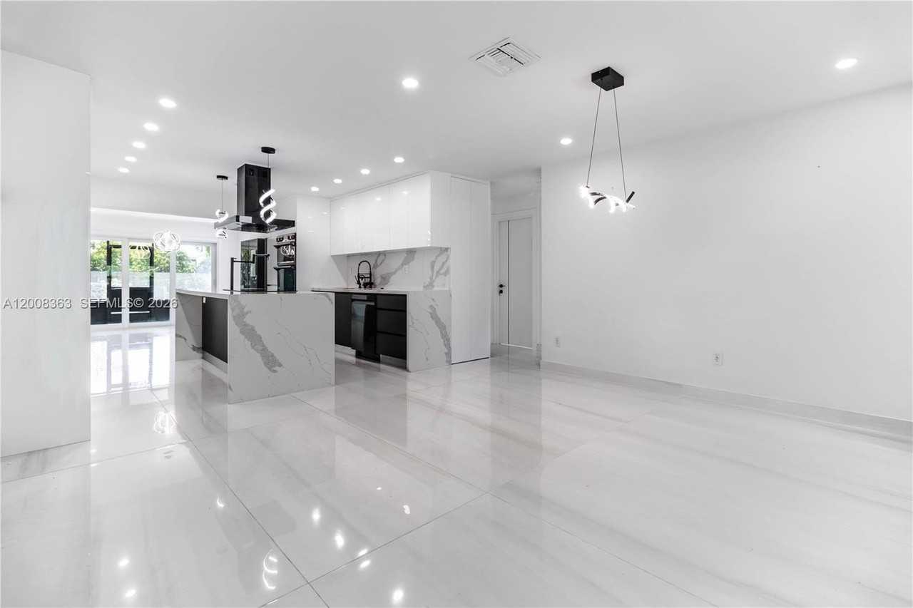 4530 Sw 34th Dr - Photo 2 of 50