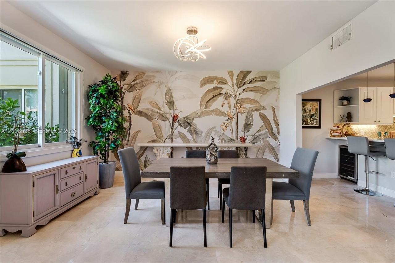 13636 Deering Bay Dr - Photo 4 of 31