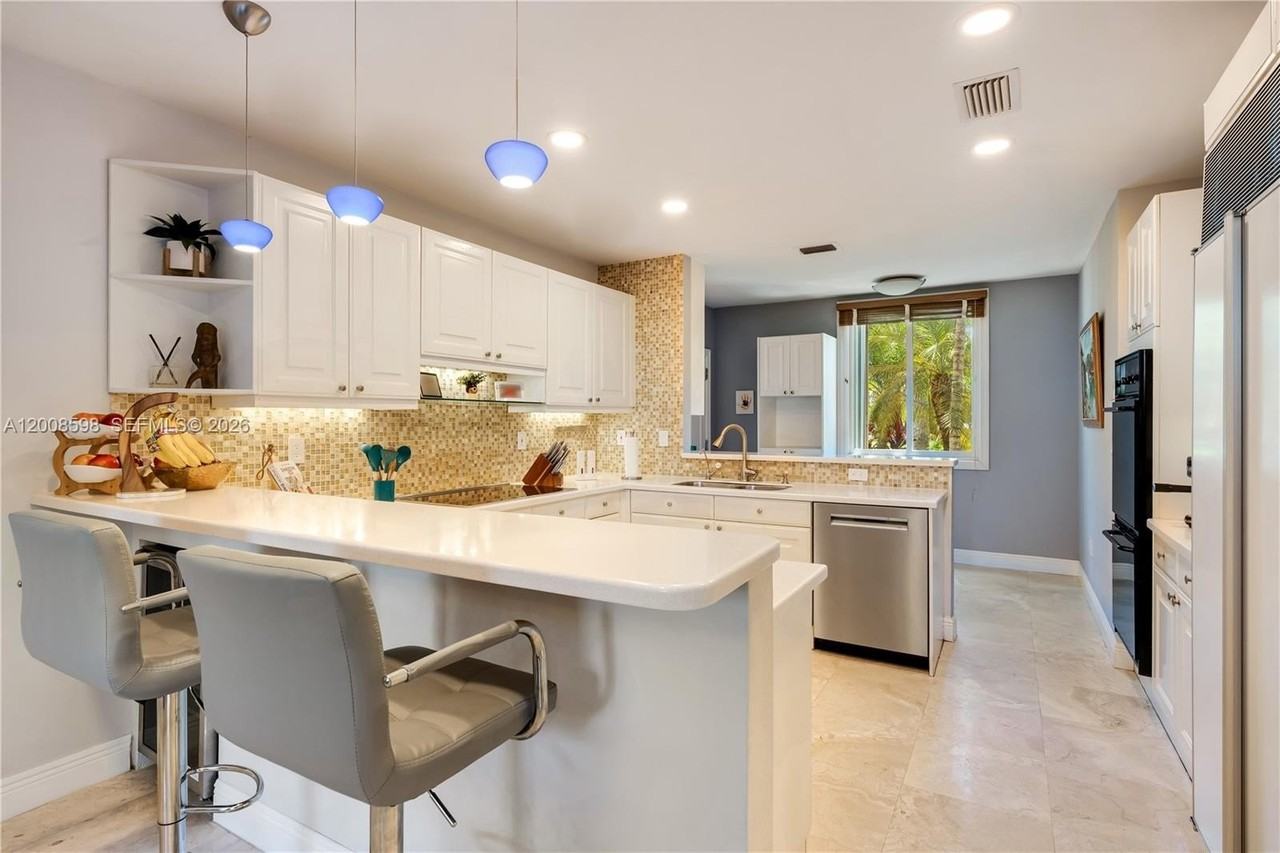 13636 Deering Bay Dr - Photo 5 of 31