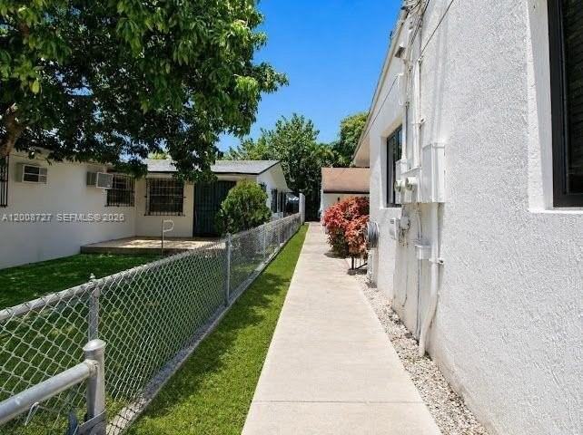 2831 Sw 21st St #2831 - Photo 3 of 18