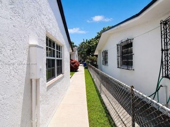 2831 Sw 21st St #2831 - Photo 4 of 18