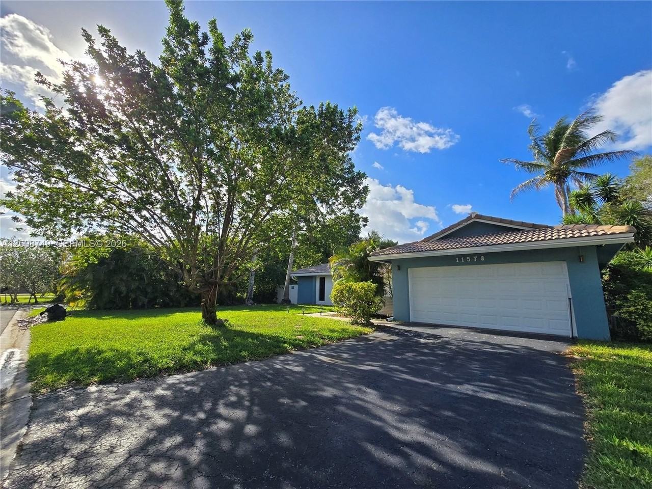 11578 Nw 39th Pl - Photo 3 of 48