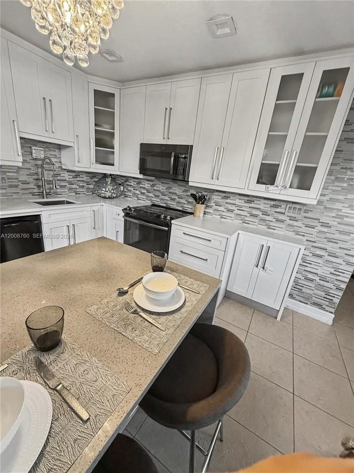 1423 Holly Heights Dr #11 - Photo 3 of 16