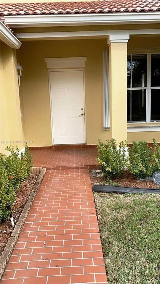 756 Sand Creek Cir - Photo 4 of 17