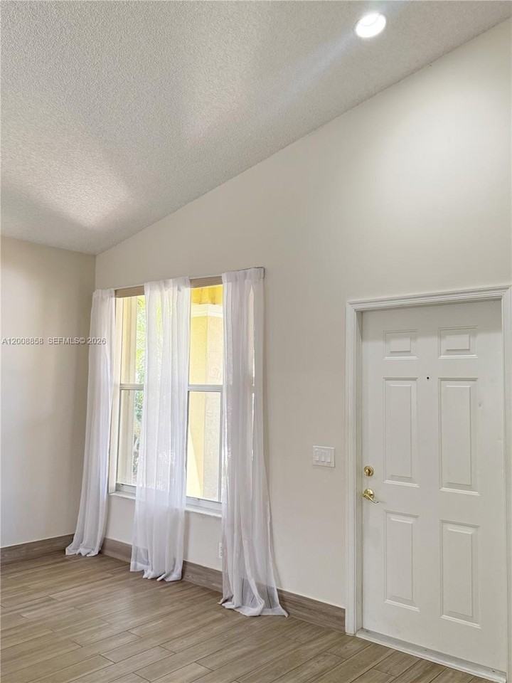 756 Sand Creek Cir - Photo 5 of 17