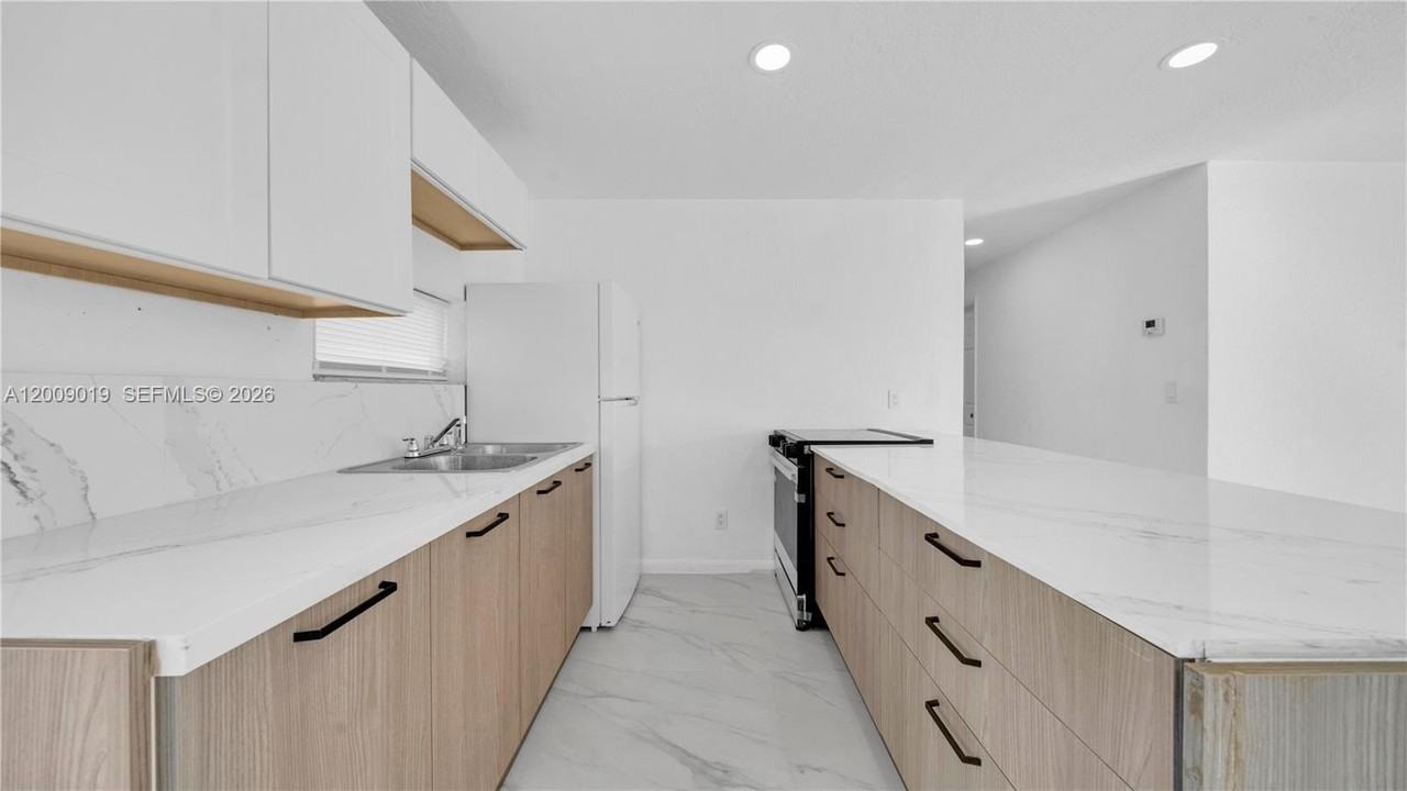 4285 Sw 48th Ct #4285 - Photo 4 of 29