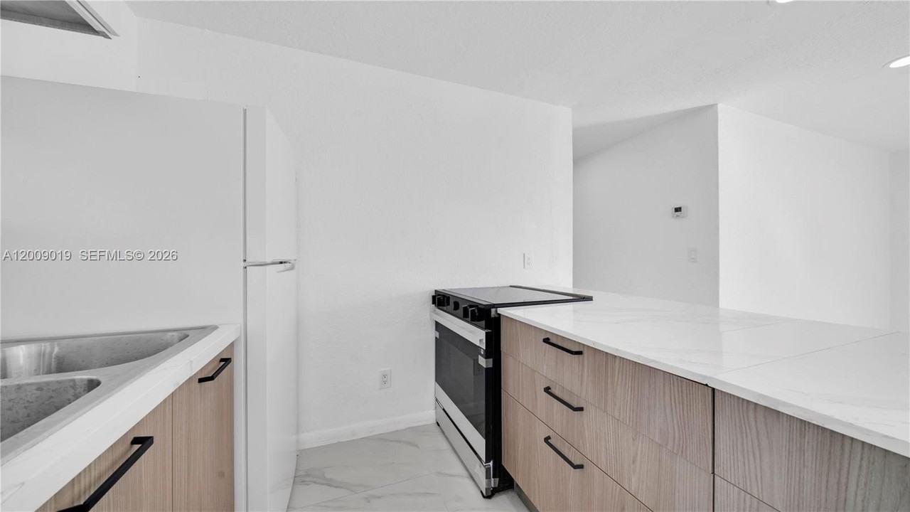 4285 Sw 48th Ct #4285 - Photo 6 of 29