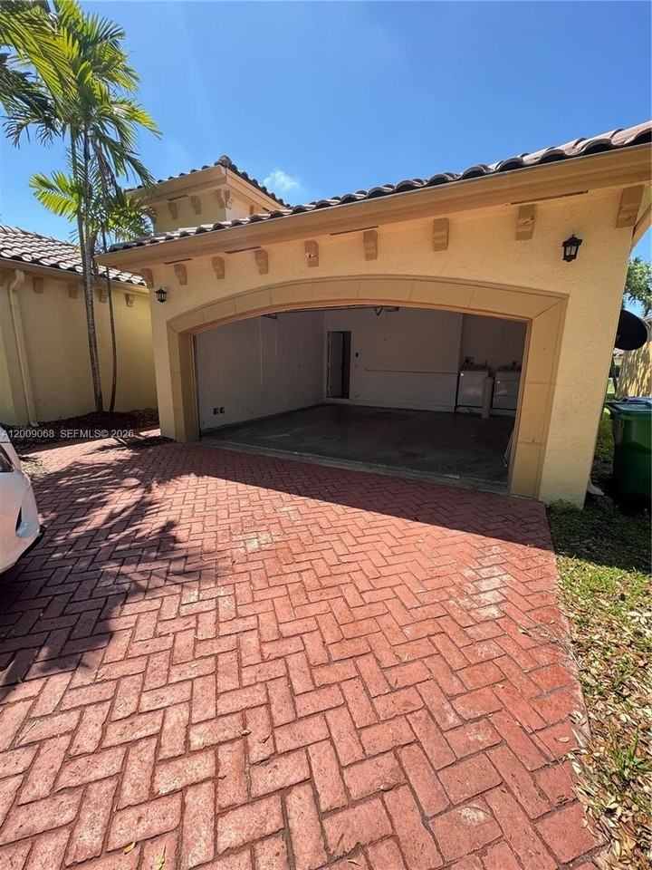 12860 Sw 51st St - Photo 3 of 29