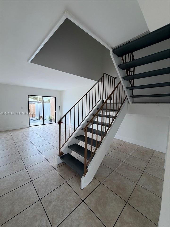 857 W 41st St #58 - Photo 5 of 16