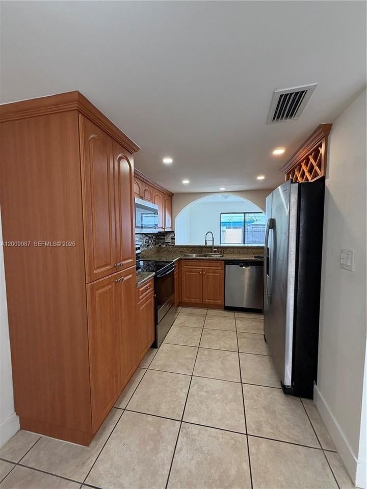 857 W 41st St #58 - Photo 6 of 16