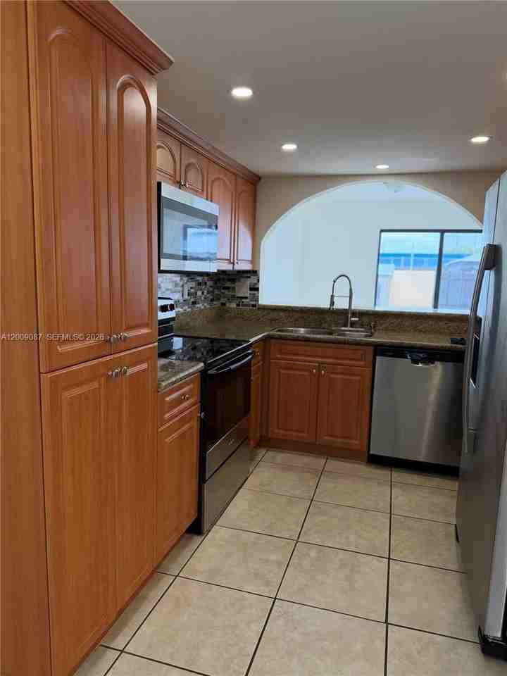 857 W 41st St #58 - Photo 7 of 16