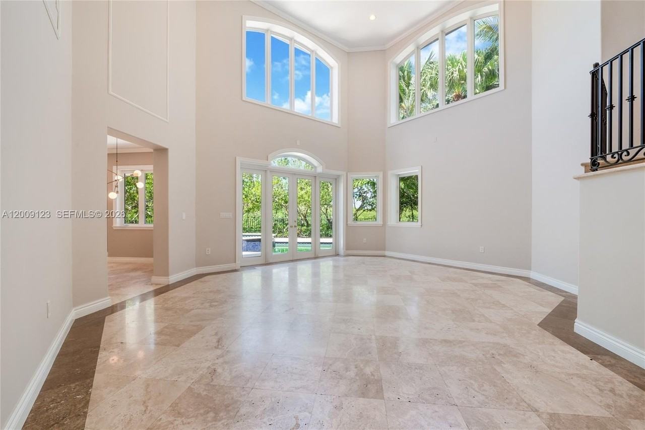 13680 Deering Bay Dr #13680 - Photo 2 of 21