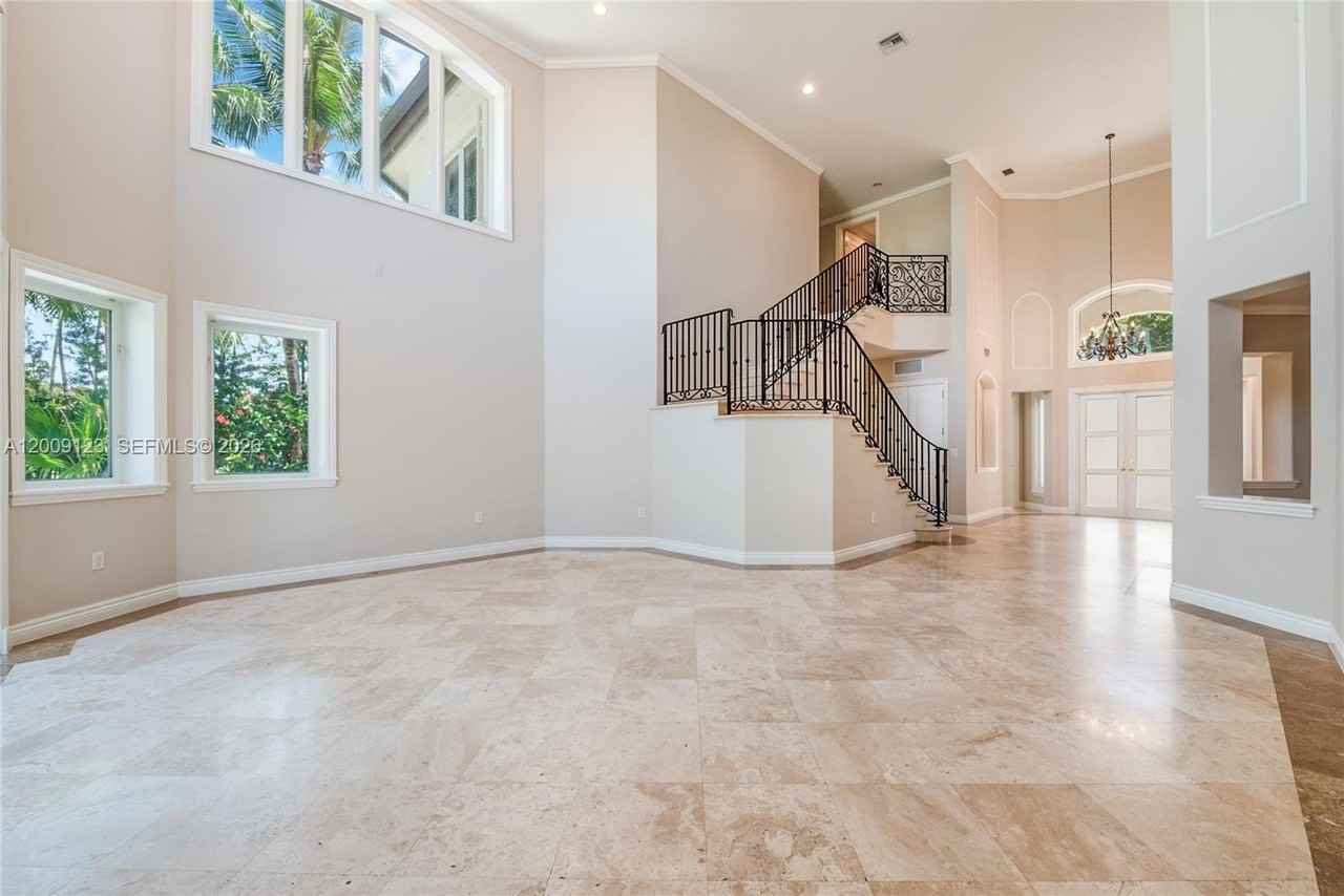 13680 Deering Bay Dr #13680 - Photo 3 of 21