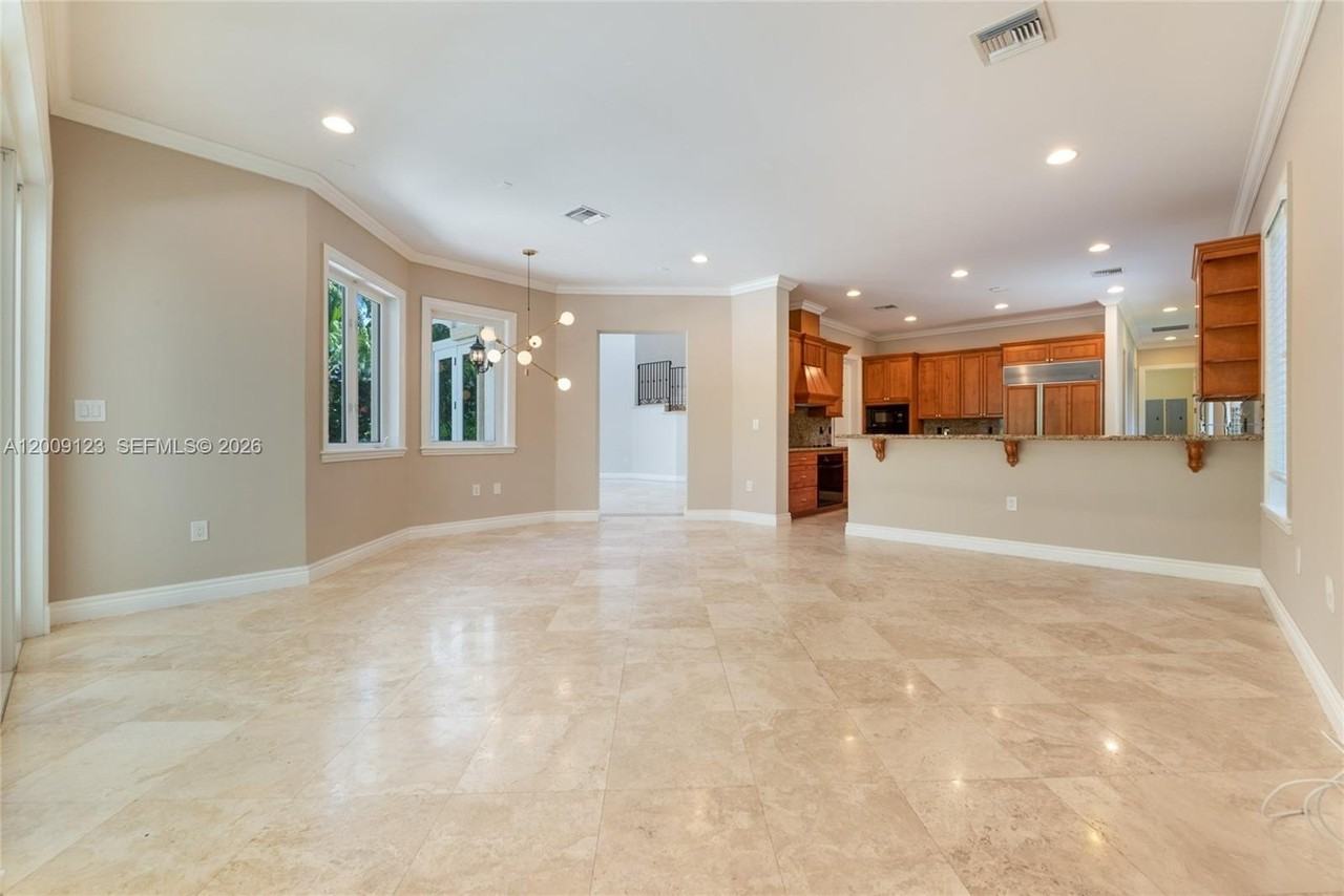 13680 Deering Bay Dr #13680 - Photo 5 of 21