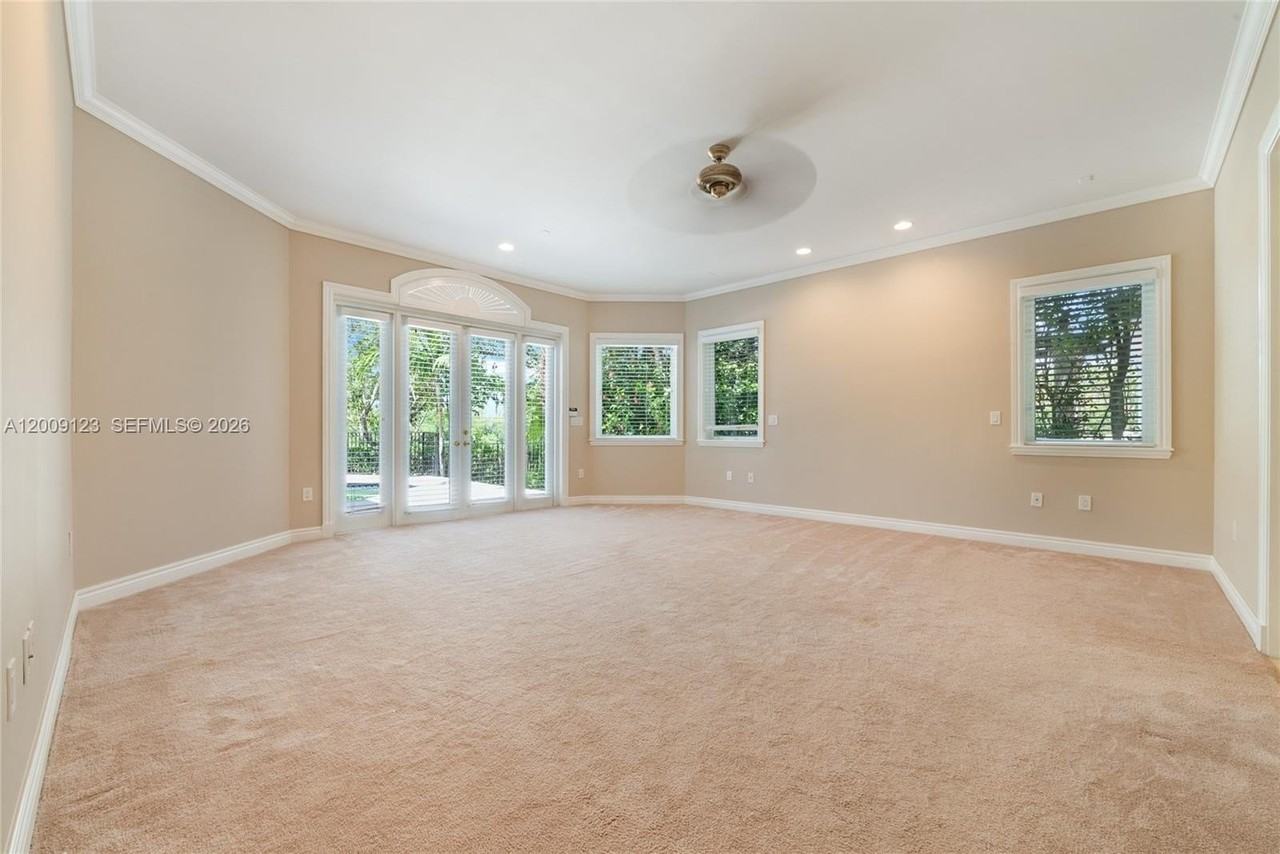 13680 Deering Bay Dr #13680 - Photo 7 of 21