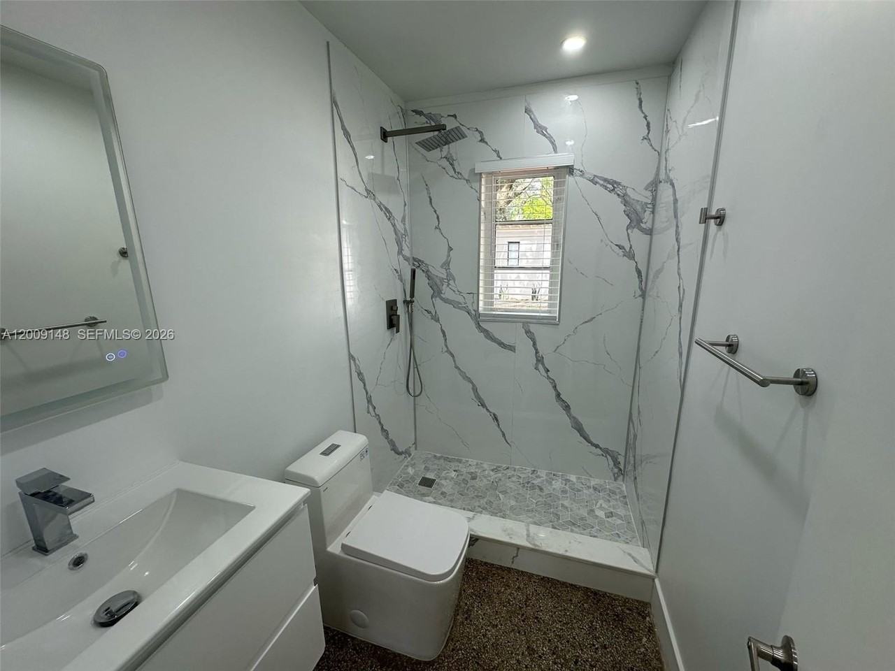 417 Se 14th Ct #2 - Photo 6 of 13