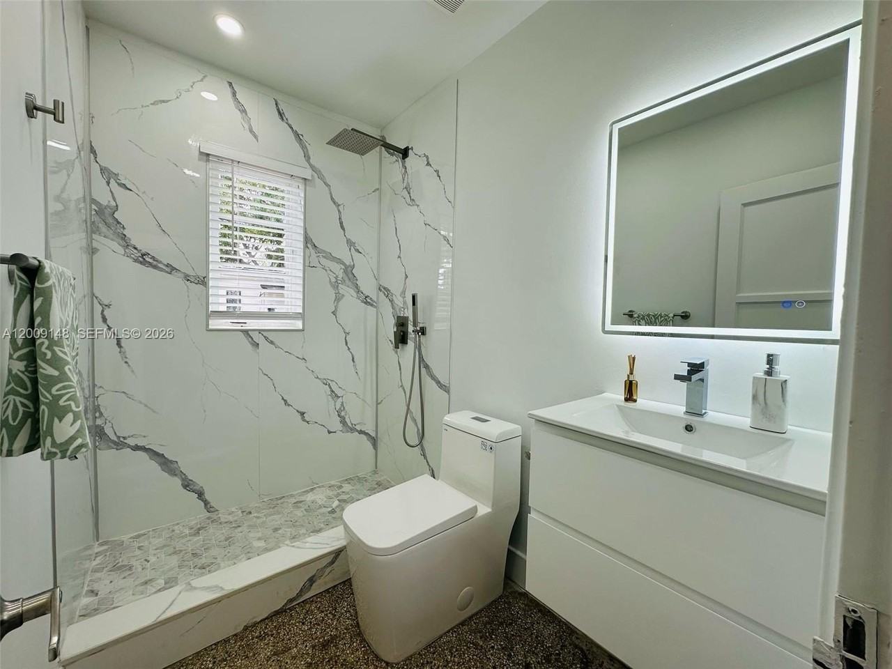 417 Se 14th Ct #2 - Photo 7 of 13