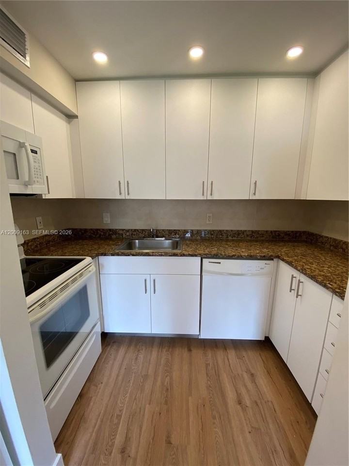 1835 Sw 81st Ave #3-13 - Photo 6 of 29