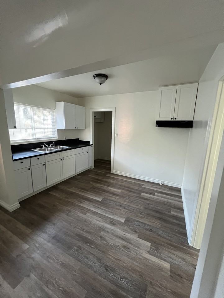 2755 East 58th Street - Photo 4 of 10