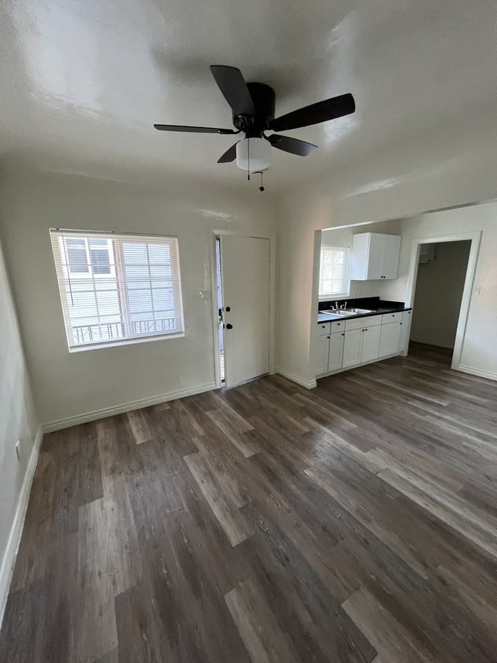 2755 East 58th Street - Photo 5 of 10