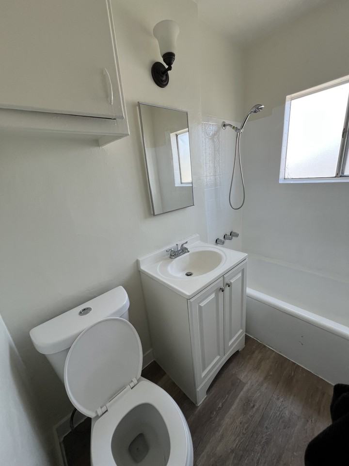 2755 East 58th Street - Photo 6 of 10