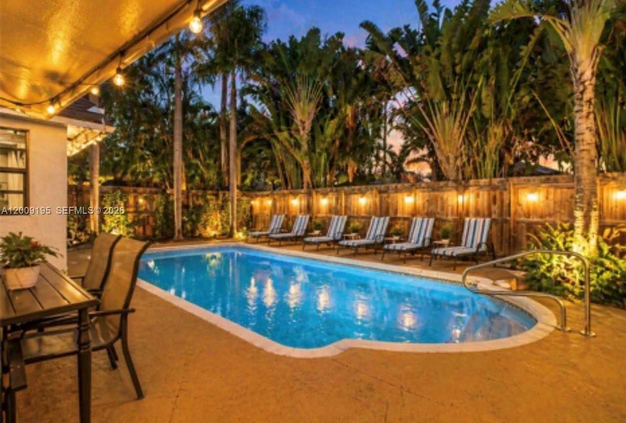 3024 Ne 2nd Ter #0 - Photo 2 of 21