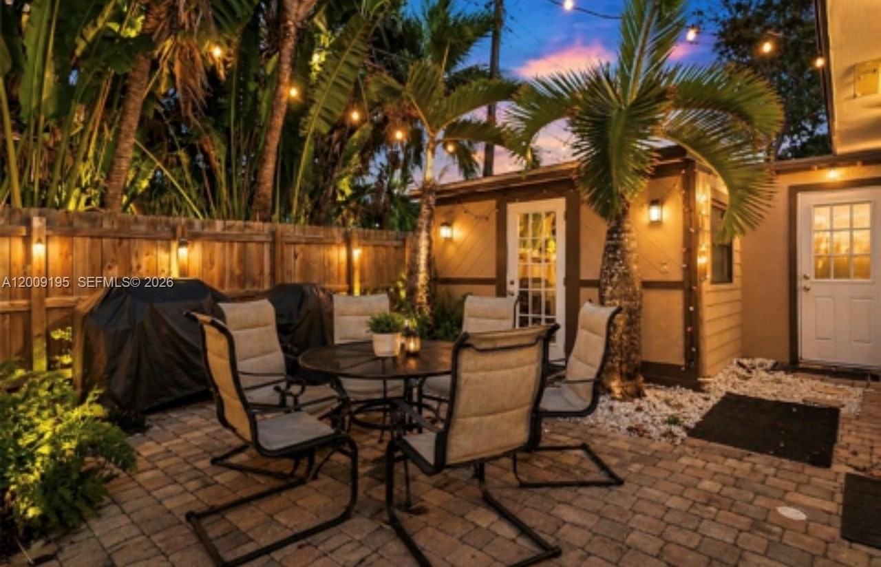 3024 Ne 2nd Ter #0 - Photo 3 of 21