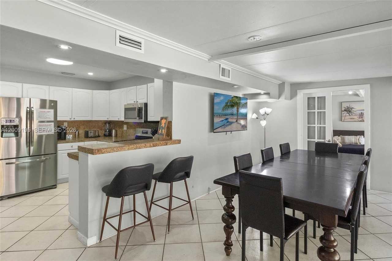 3024 Ne 2nd Ter #0 - Photo 7 of 21