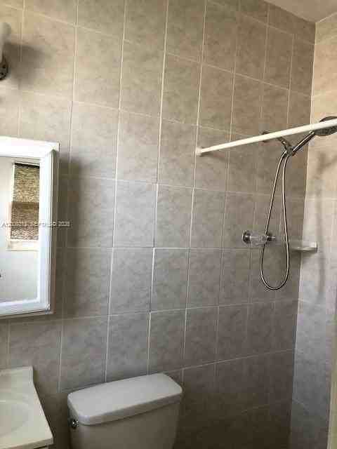 471 Sw 10th St #5 - Photo 4 of 10