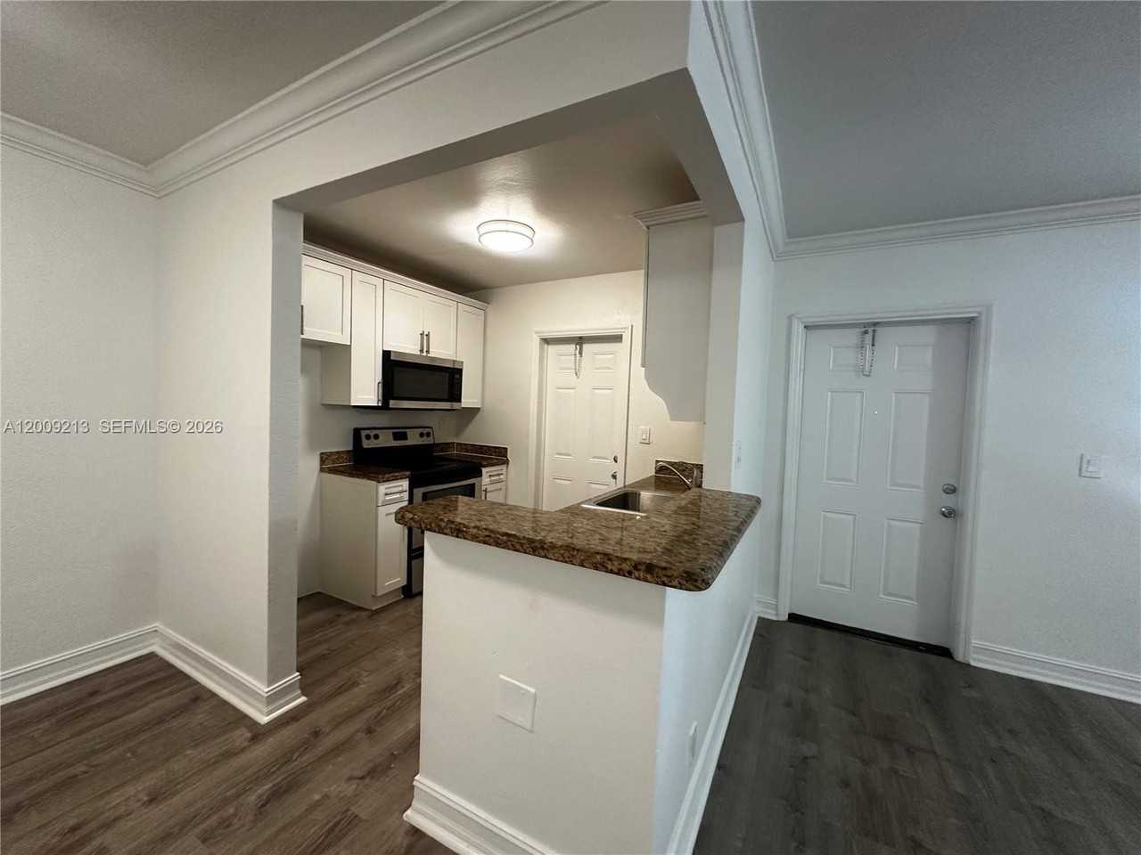 1400 Ne 56th St #103 - Photo 5 of 40