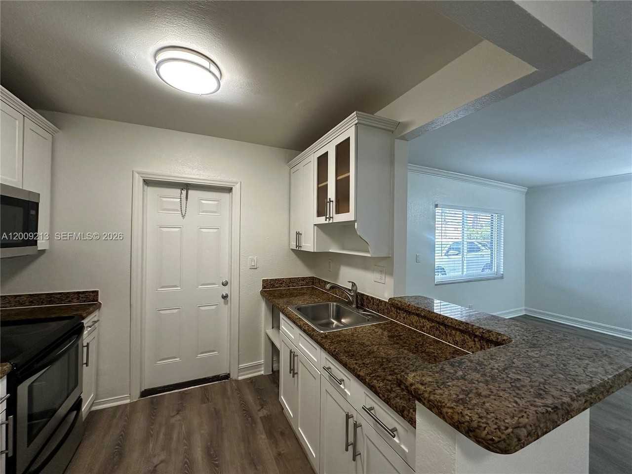 1400 Ne 56th St #103 - Photo 6 of 40