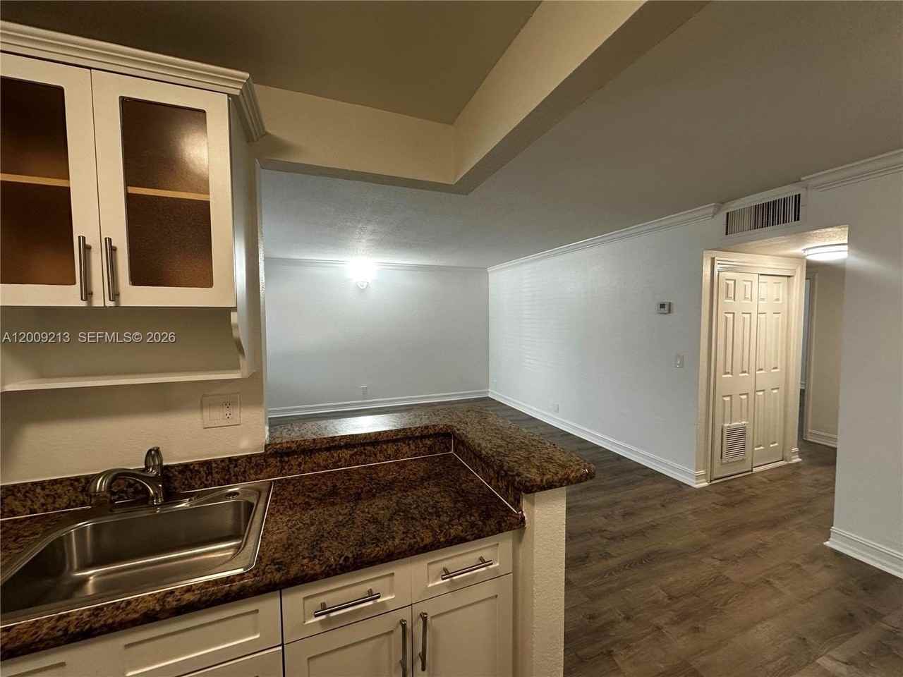 1400 Ne 56th St #103 - Photo 7 of 40