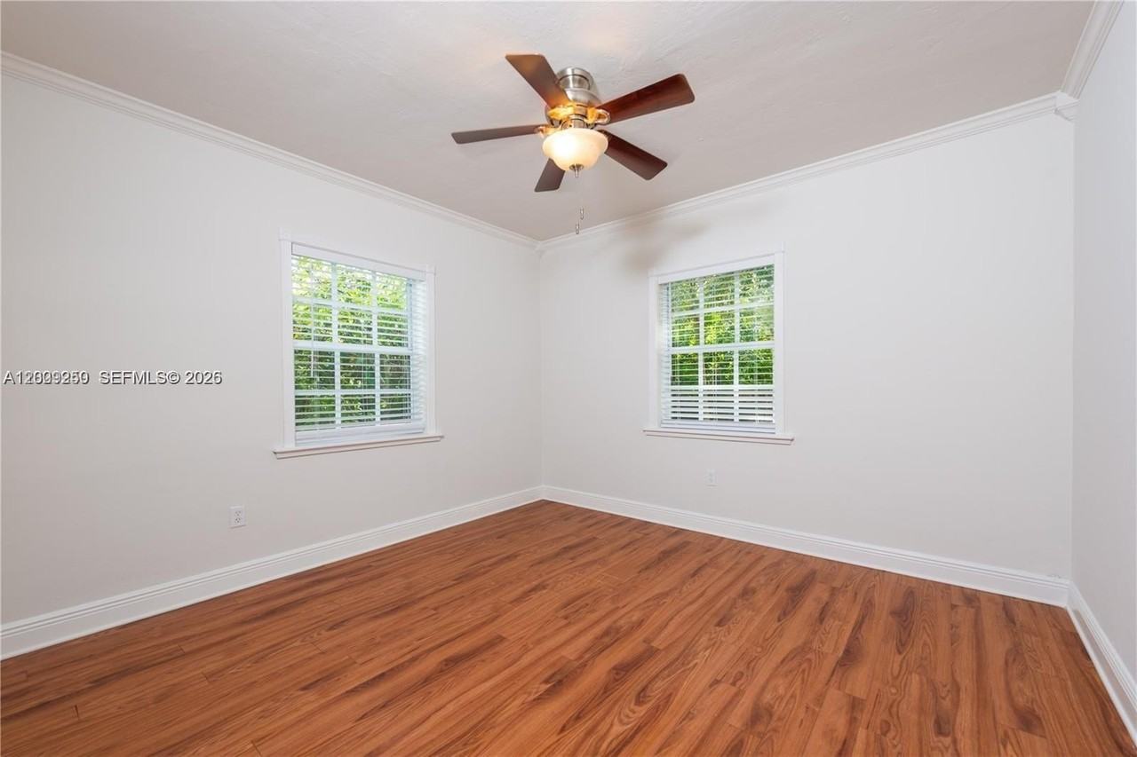 5490 Sw 57th Ave #0 - Photo 7 of 12