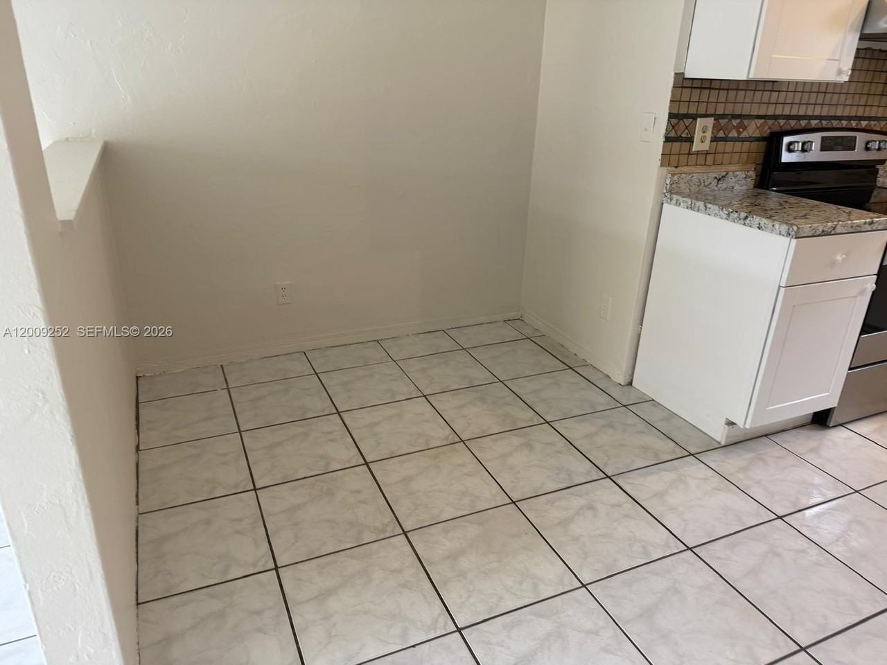 728 Sw 7th St #1-2 - Photo 4 of 7