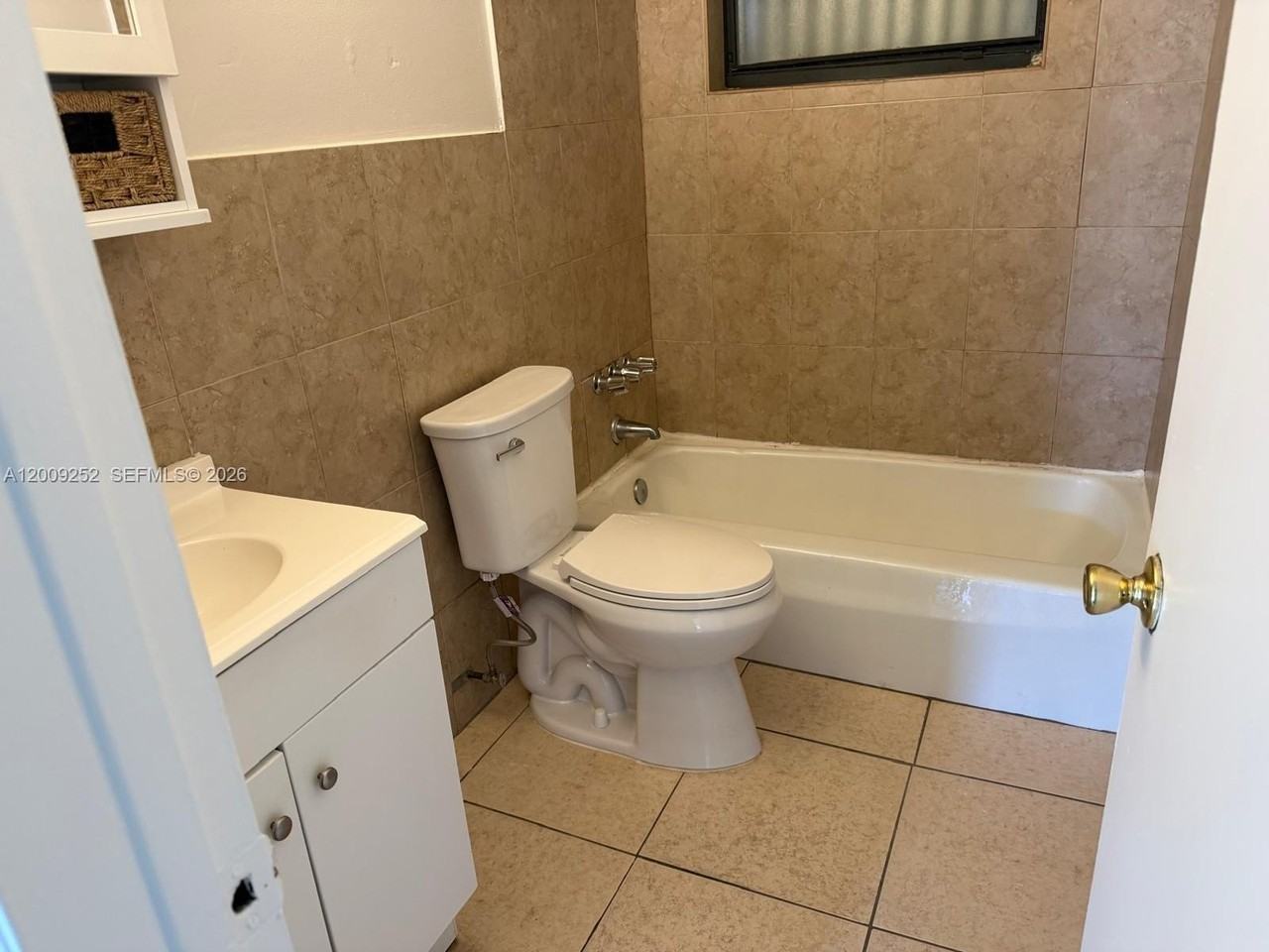 728 Sw 7th St #1-2 - Photo 5 of 7