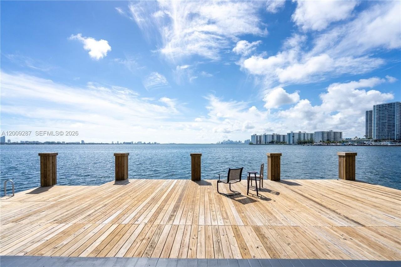 1940 Bay Dr #11 - Photo 4 of 29