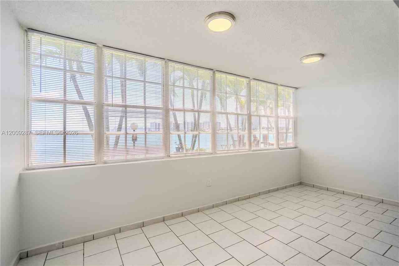 1940 Bay Dr #11 - Photo 6 of 29