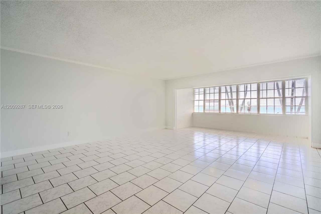 1940 Bay Dr #11 - Photo 7 of 29