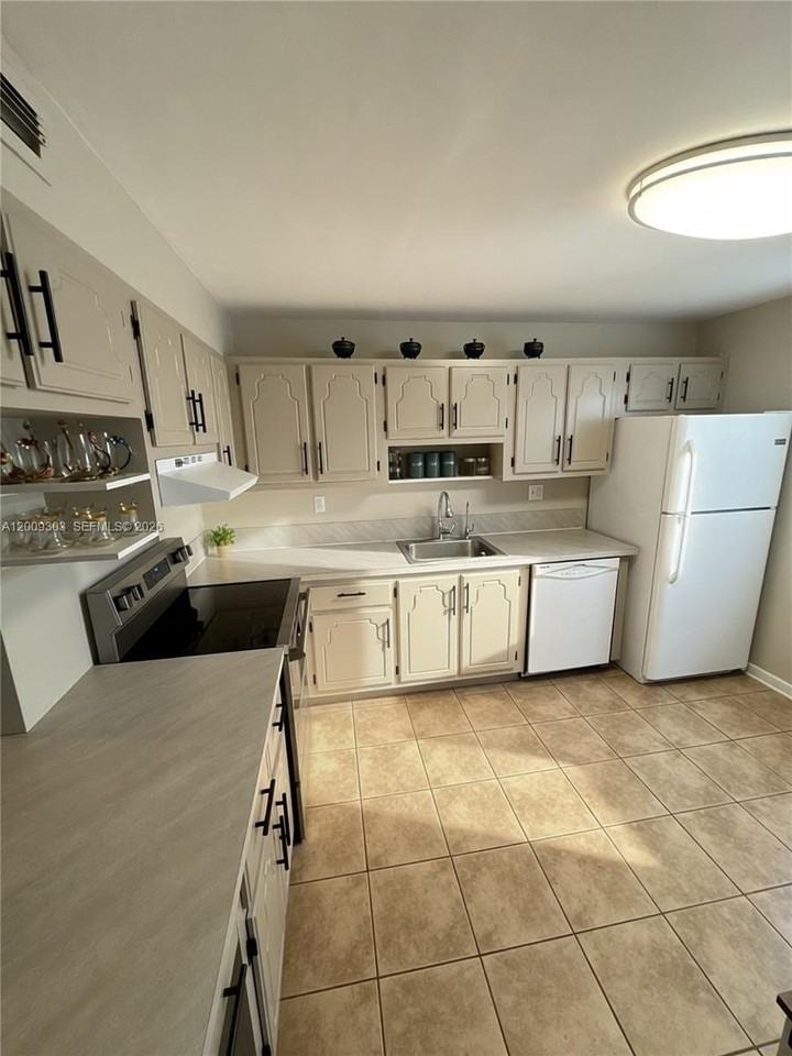 3924 Sw 67th Ter #117 - Photo 3 of 6