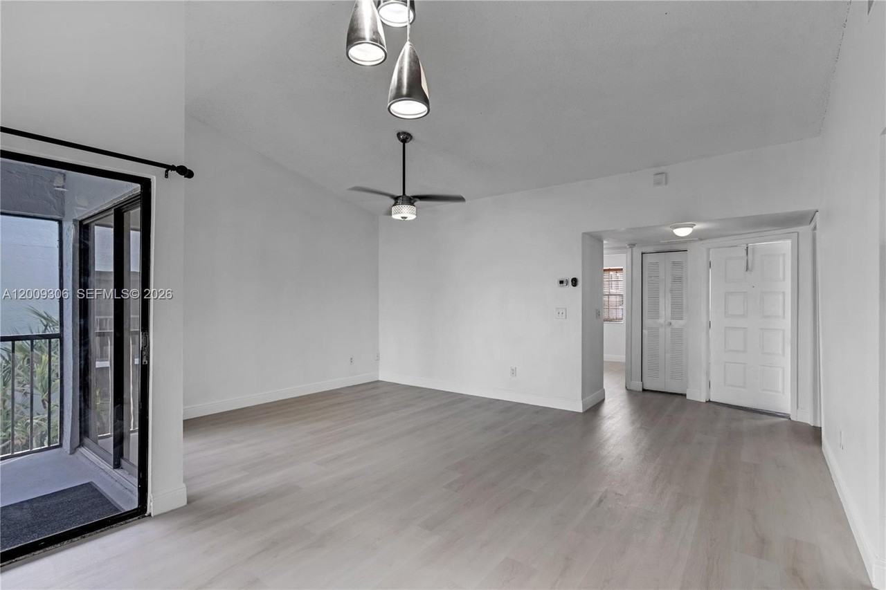 1403 S Liberty Ave #1403A - Photo 3 of 27