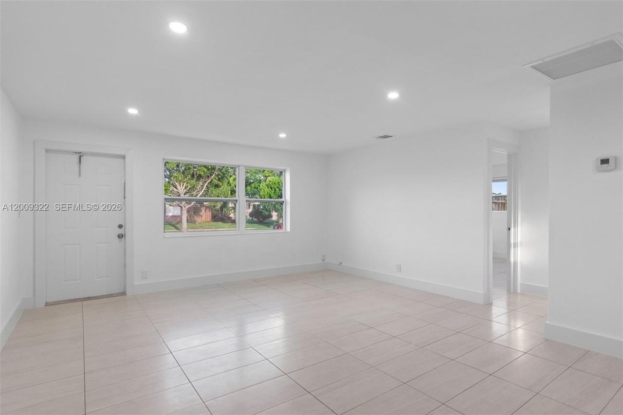1481 Sw 49th Ave #1481 - Photo 2 of 20