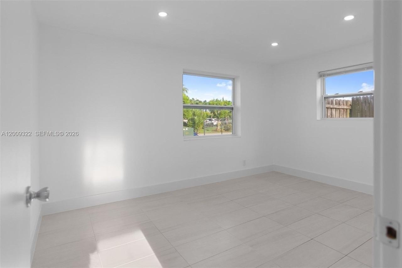 1481 Sw 49th Ave #1481 - Photo 6 of 20