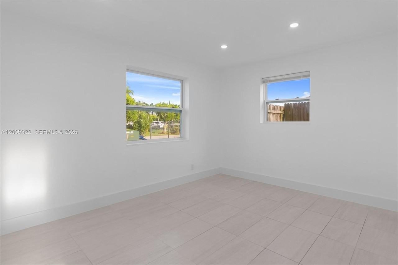 1481 Sw 49th Ave #1481 - Photo 7 of 20