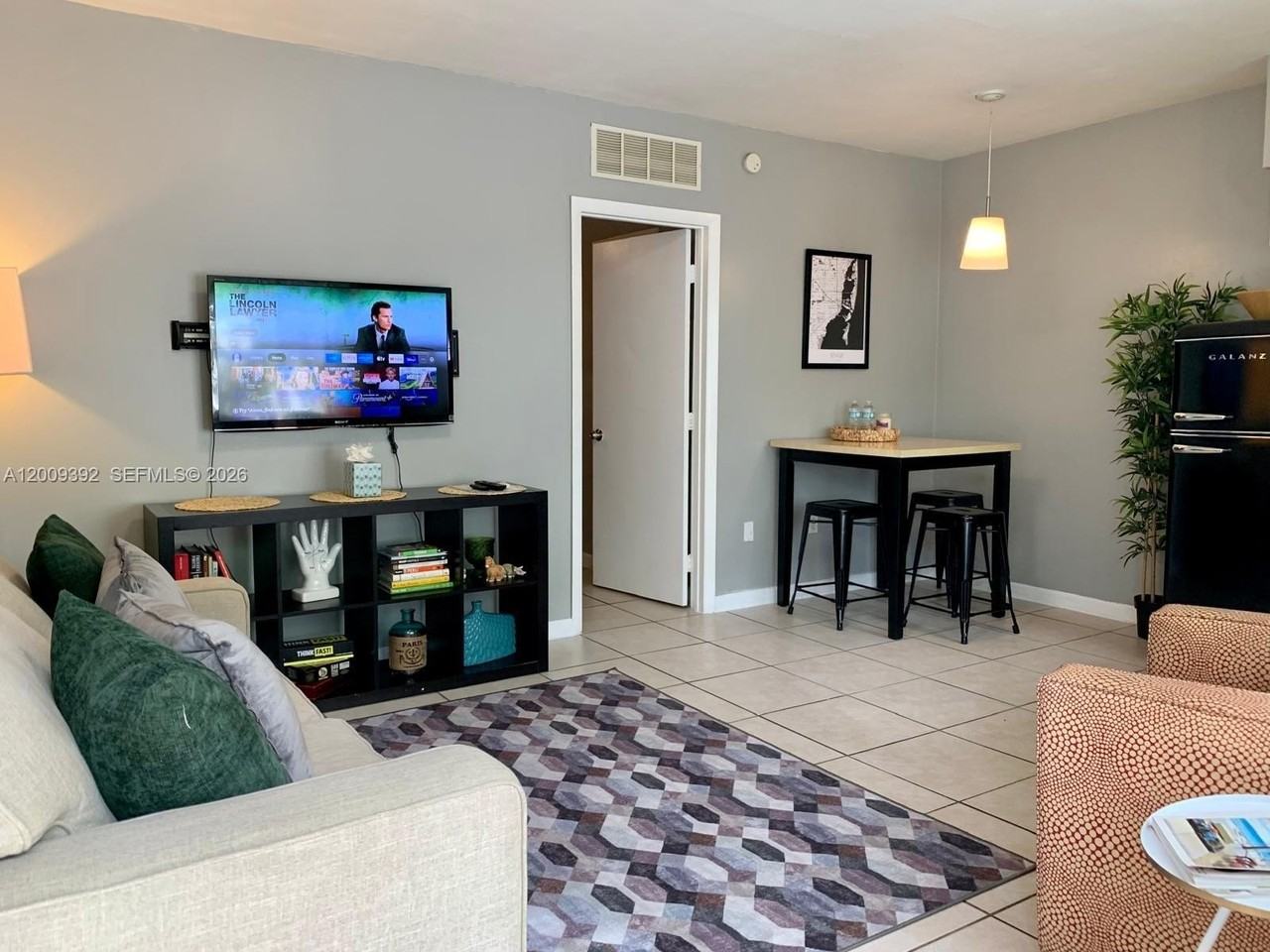 1130 Ne 81st St #3 - Photo 6 of 22