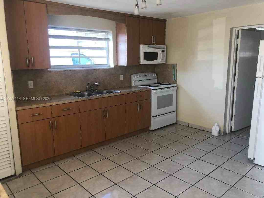 3321 Sw 91st Ave #3321 - Photo 3 of 11