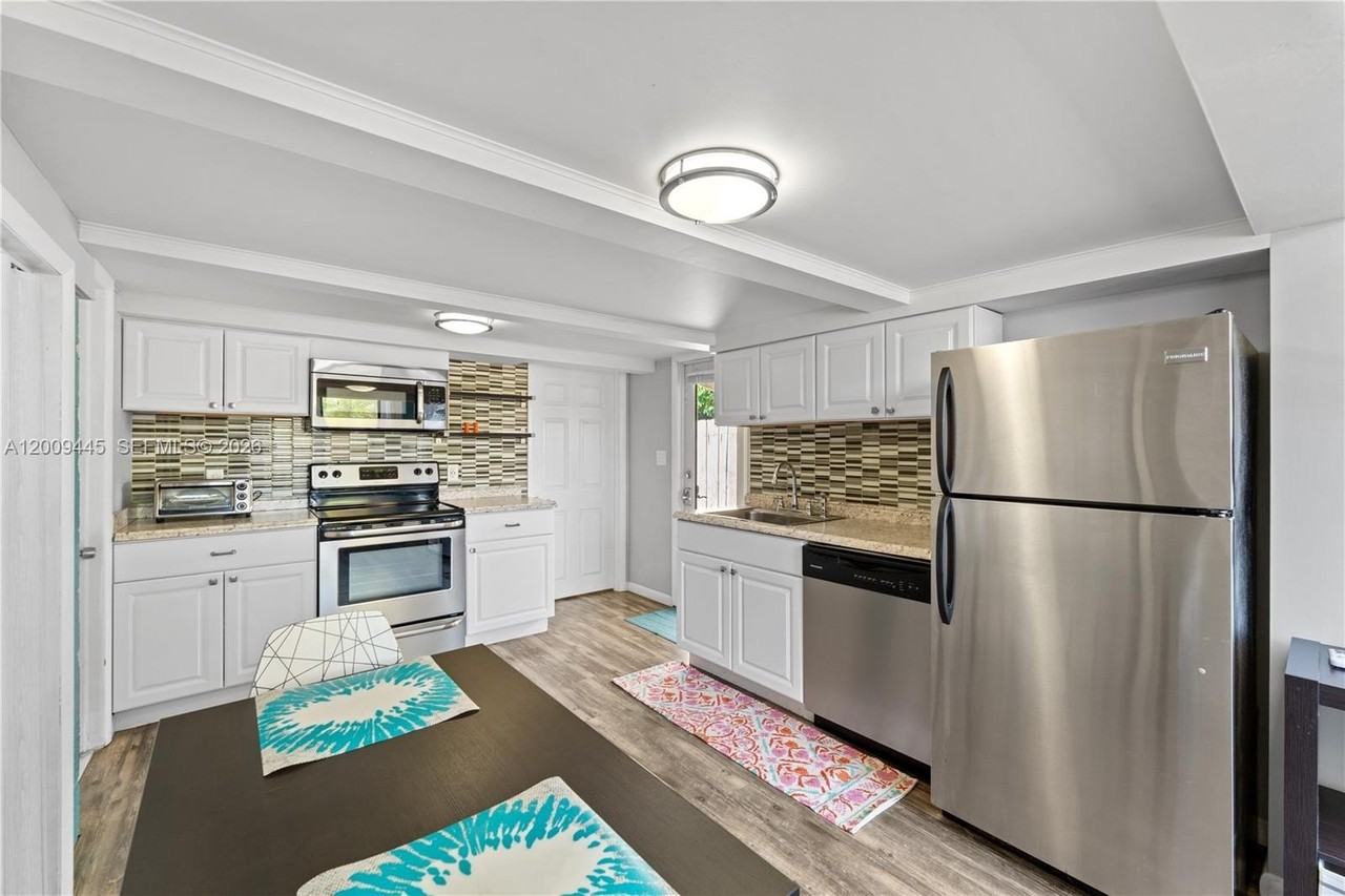2618 Monroe St #B - Photo 3 of 13