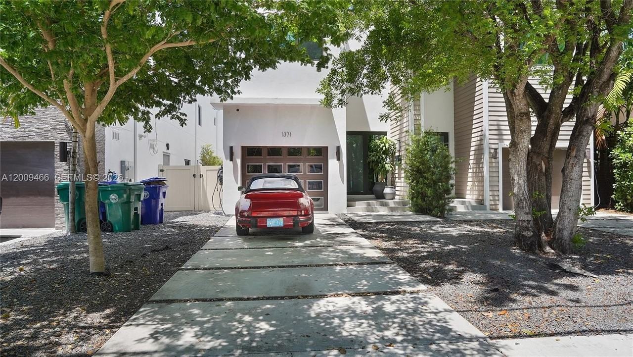 1371 Sw 22nd Ter #1371 - Photo 3 of 50