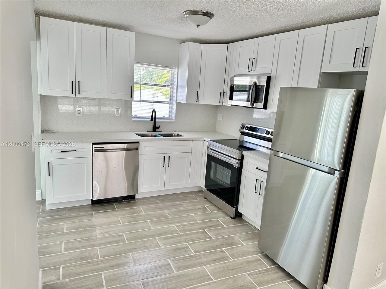 2600 Ne 8th Ave